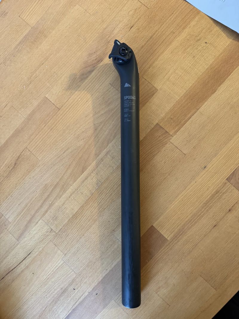 Karbonová sedlovka Canyon SP0061