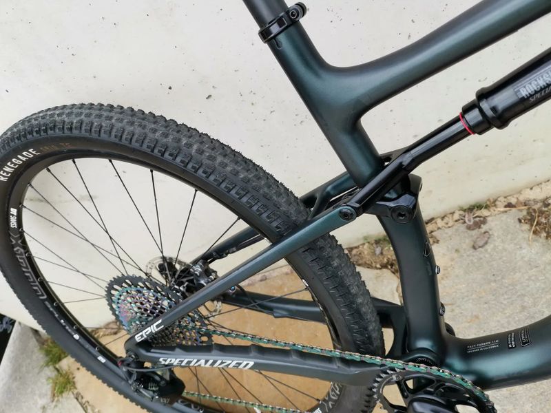 Specialized Epic PRO - Top osazení i stav-Zánovní-min.nájezd(ježděno ženou)..PC přes 200.tis...