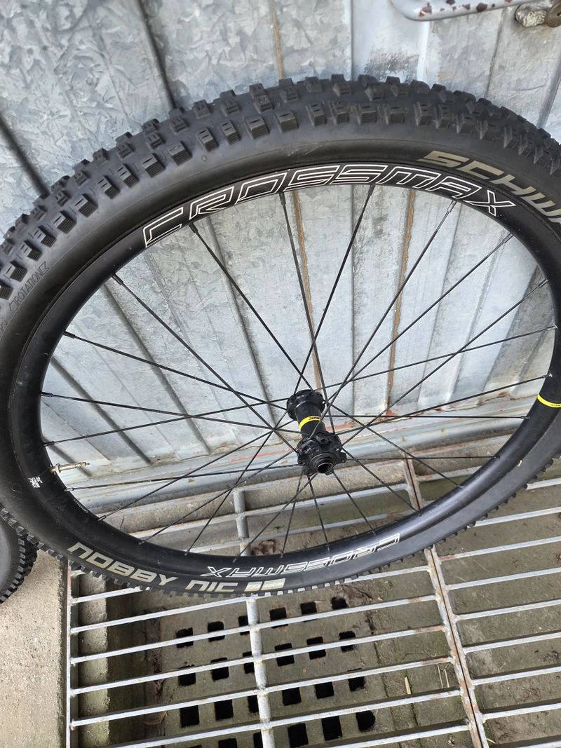 Mavic Crossmax 27,5" + pláště Schwalbe