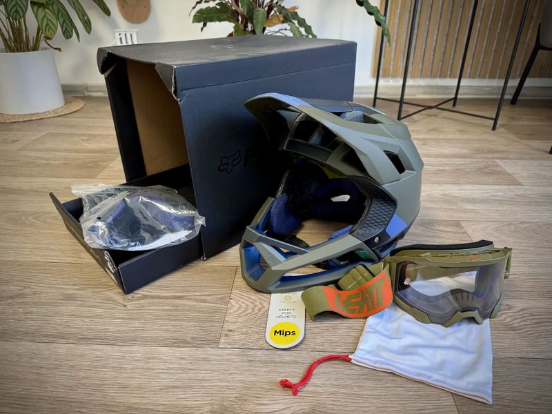 Helma Fox Racing Proframe Helmet Blocked, Ce, Olive Green Velikost: M + brýle Leatt 