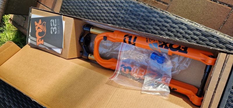 Fox 32 float SC kashima krátky krk