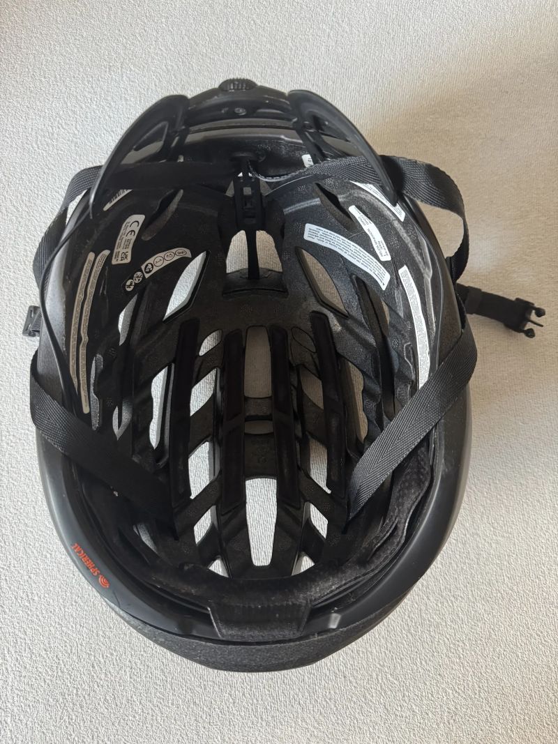 Silniční přilba Giro Helios Spherical