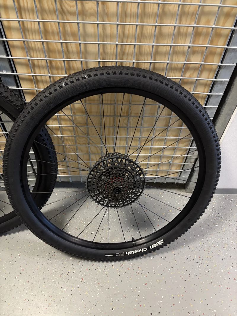 Prodám zapletená MTB kola 29” s kazetou X0 T-Type