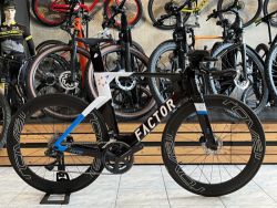 Časovkové kolo Factor, zánovní. Splňuje podmínky UCI