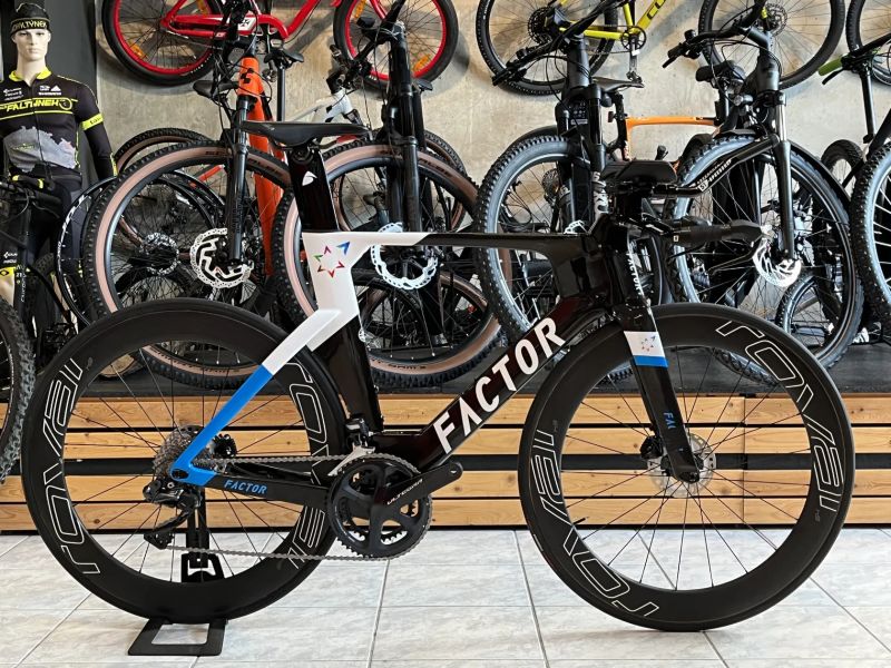 Časovkové kolo Factor, zánovní. Splňuje podmínky UCI