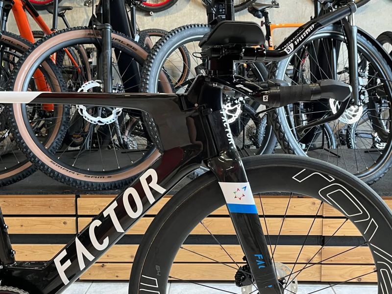 Časovkové kolo Factor, zánovní. Splňuje podmínky UCI