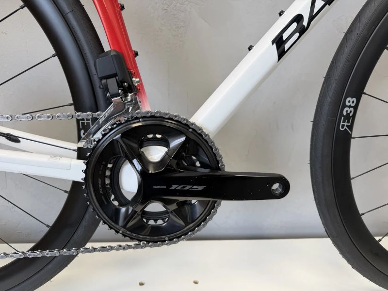 Basso Astra chroma white, Shimano Di2, karbonová kola Microtech RE38