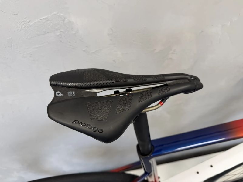 Basso Astra chroma white, Shimano Di2, karbonová kola Microtech RE38