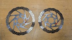 Brzdové kotouče Shimano, 180mm a 160mm