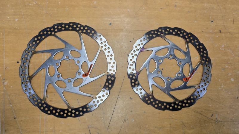 Brzdové kotouče Shimano, 180mm a 160mm