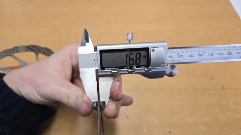 Brzdové kotouče Shimano, 180mm a 160mm