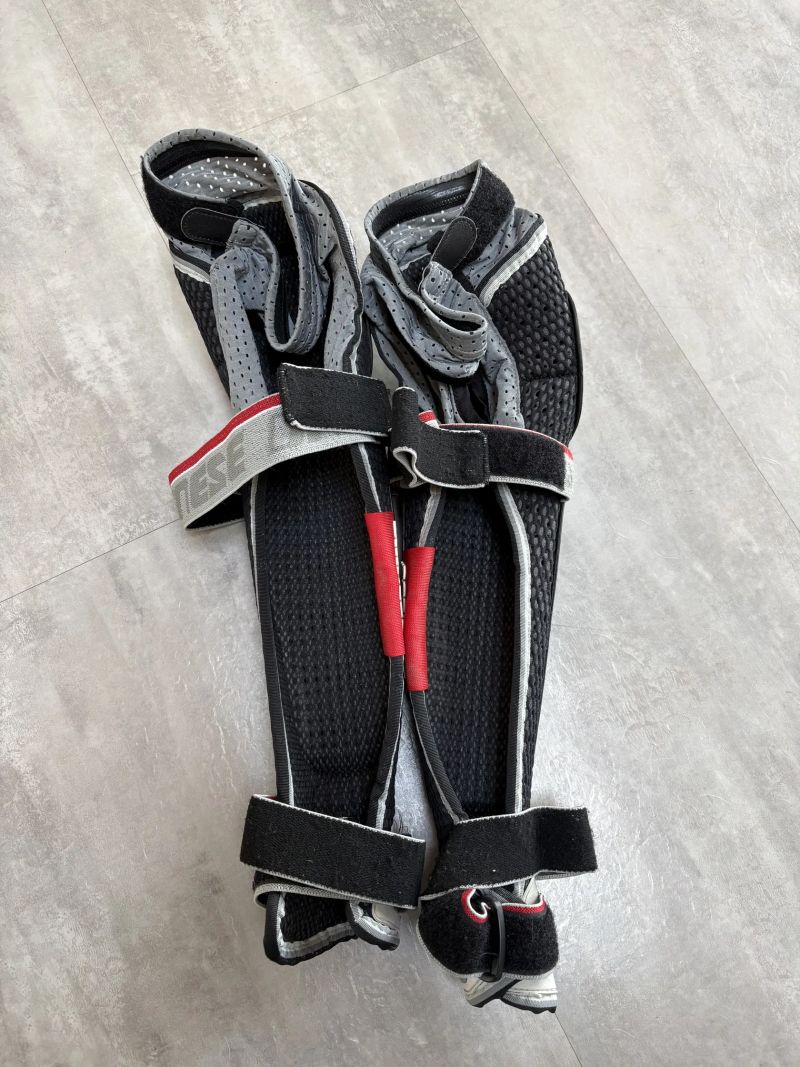 Dainese chrániče velikost L