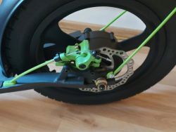 Elektrokoloběžka Argento - Active Bike - spolehlivě zvládne i větší nerovnosti,cestu, i terén