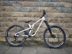 Commencal SUPREME DH V5 vel. XS - clear silver