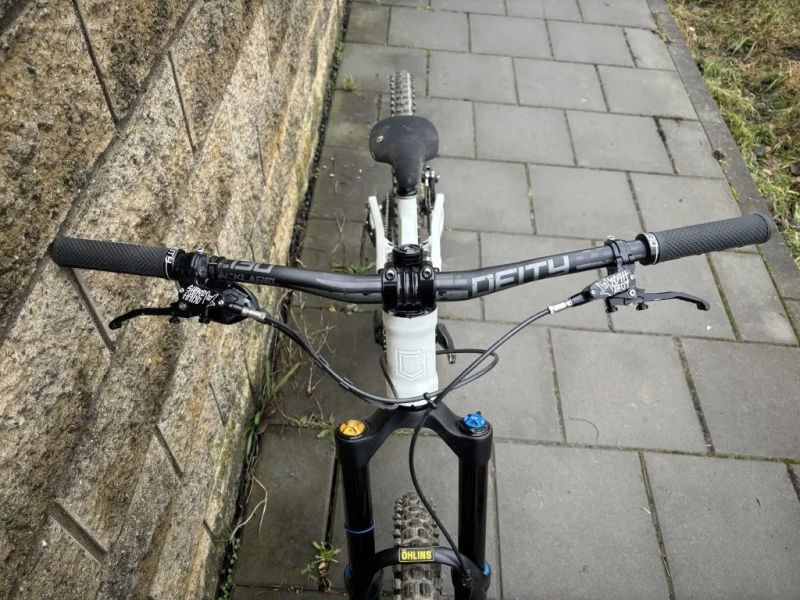 Commencal SUPREME DH V5 vel. XS - clear silver