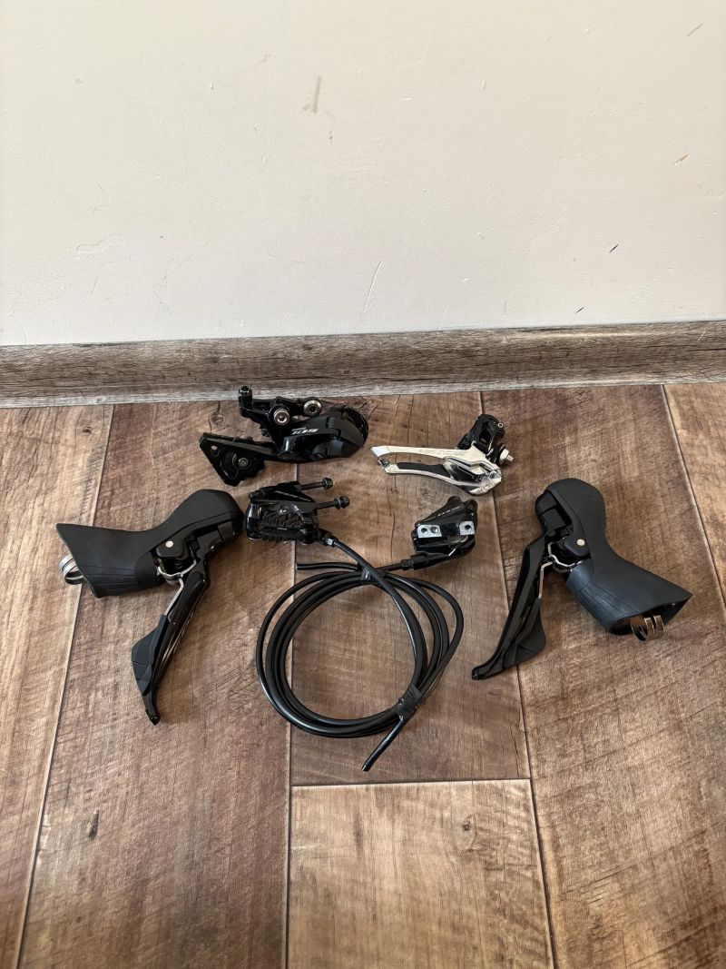 Shimano 105 sada ( bez klik a kotoučů)