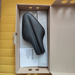 SUPER Triatlonové sedlo bez nosu Fizik Transiro Mistica Kium regular černé. JAKO NOVÉ.