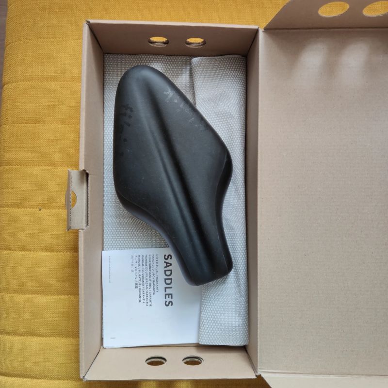 SUPER Triatlonové sedlo bez nosu Fizik Transiro Mistica Kium regular černé. JAKO NOVÉ.