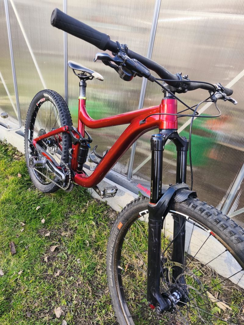 Giant Reign 27,5 M červený