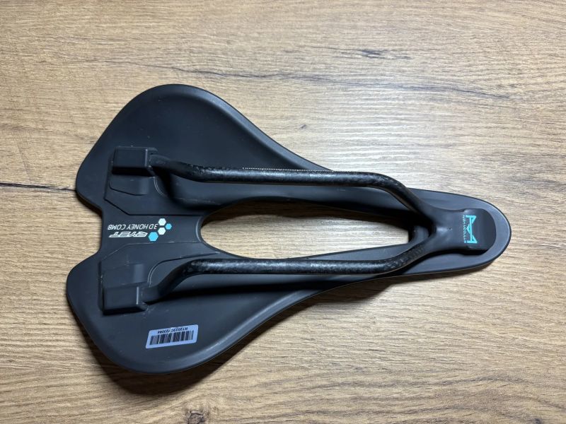 Prodám 3D sedlo karbonové lyžiny 185g