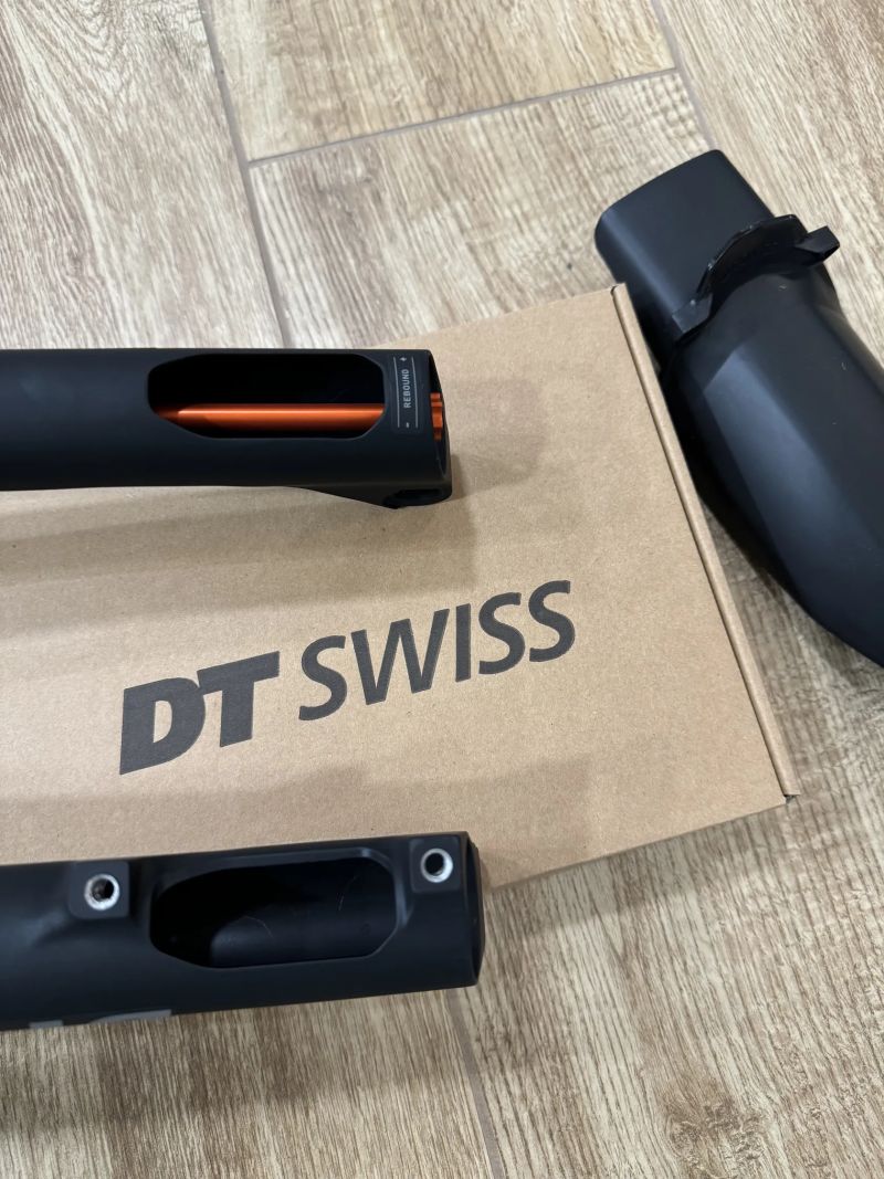 Vidlice DT Swiss F232 One 29" 110mm + páčka