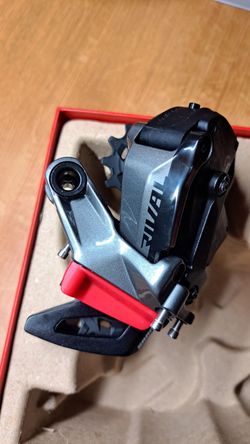 Přehazovačka Sram RIVAL ETAP AXS D1 + baterie
