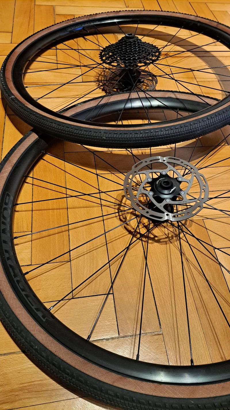 Bontrager hliníková kola z gravela kompletní 