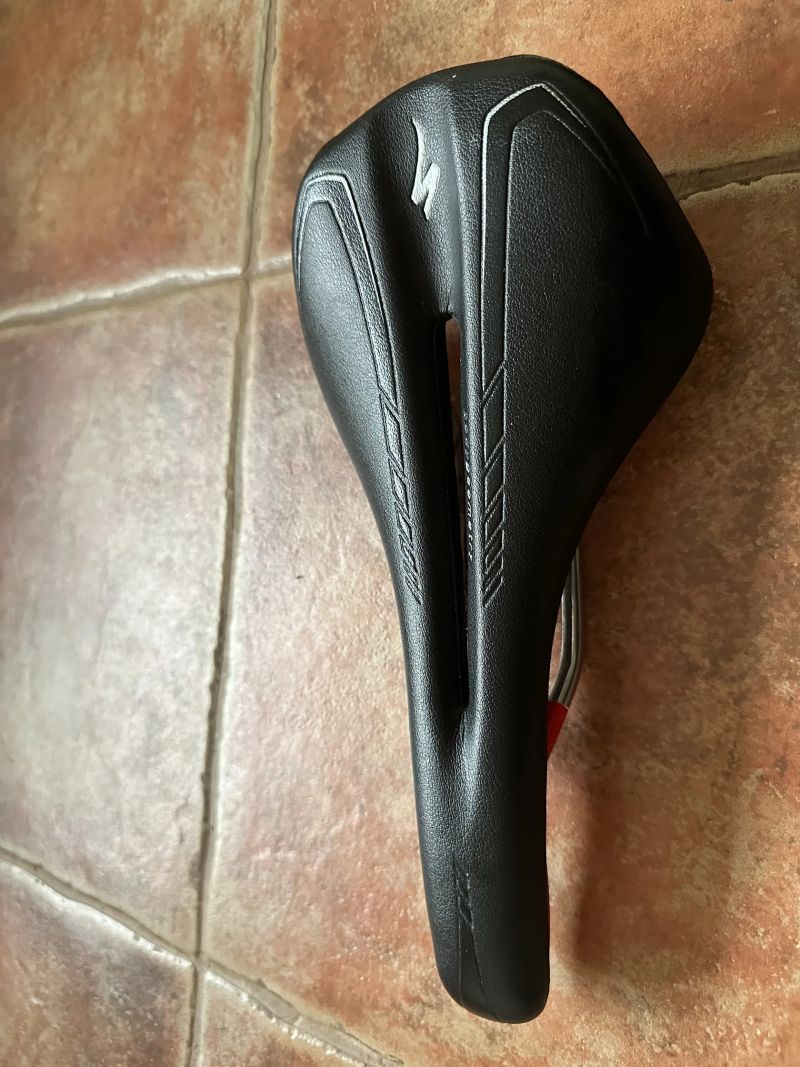 Sedlo Specialized Phenom 143 mm