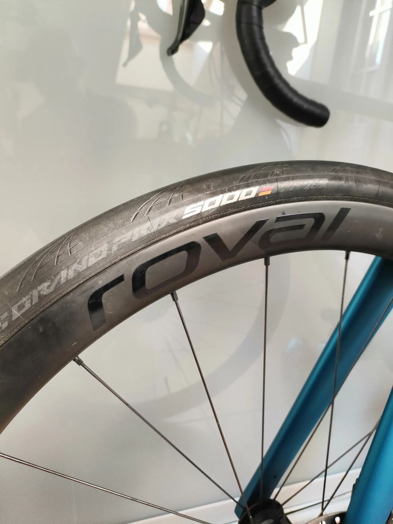 Basso Venta, Shimano 105, karbon kola Roval