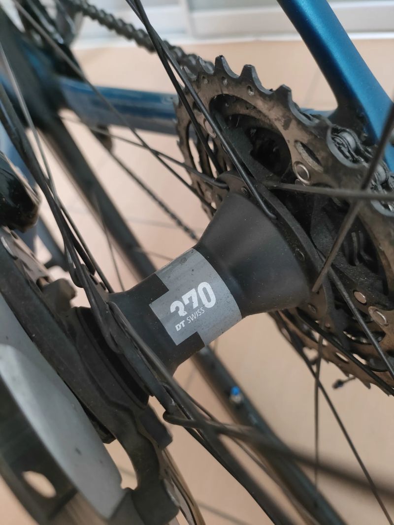 Basso Venta, Shimano 105, karbon kola Roval