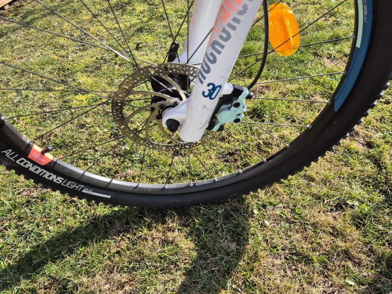 Rockrider ST900, velikost S, 27,5", bílé