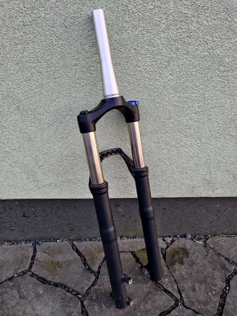 zdarma Rock Shox 29 z Kona Honzo