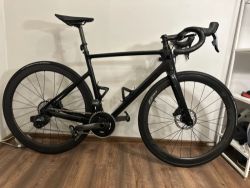 Van Rysel EDR CF Disc | SRAM Force AXS | Zipp 303 S | Quarq Powermete