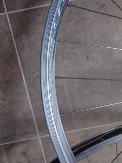 Zapletená kola, silniční , náboje Shimano Deore