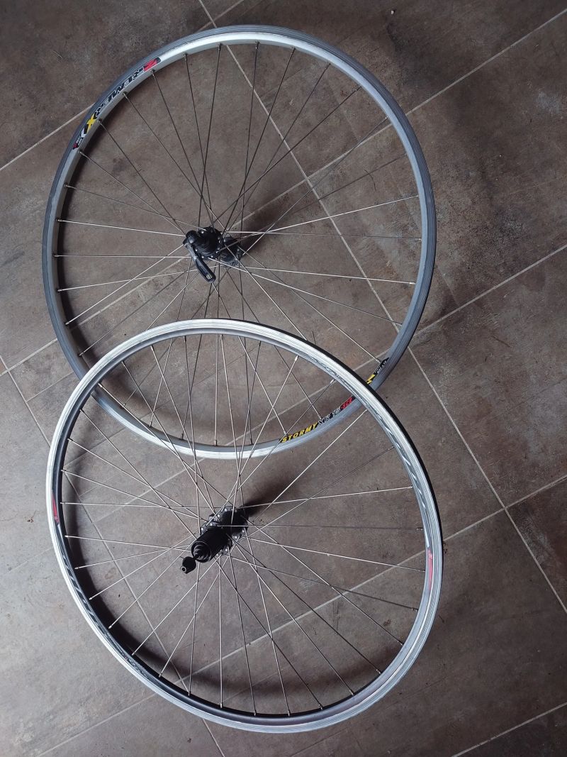 Zapletená kola, silniční , náboje Shimano Deore