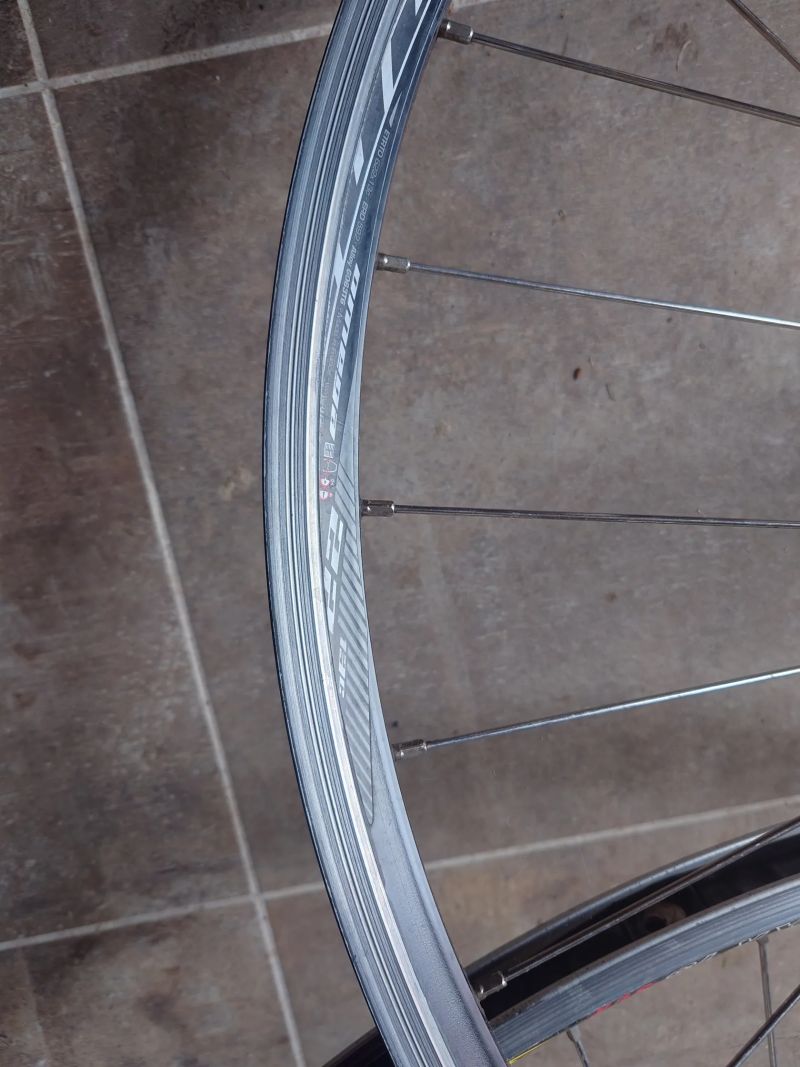 Zapletená kola, silniční , náboje Shimano Deore