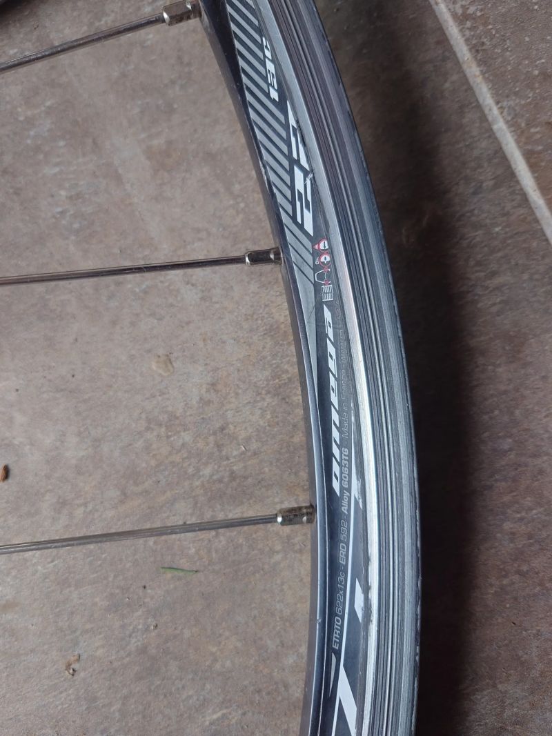 Zapletená kola, silniční , náboje Shimano Deore