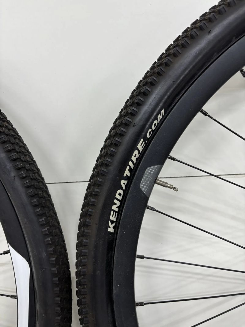 Zapletená kola 29 mtb, plus plášté