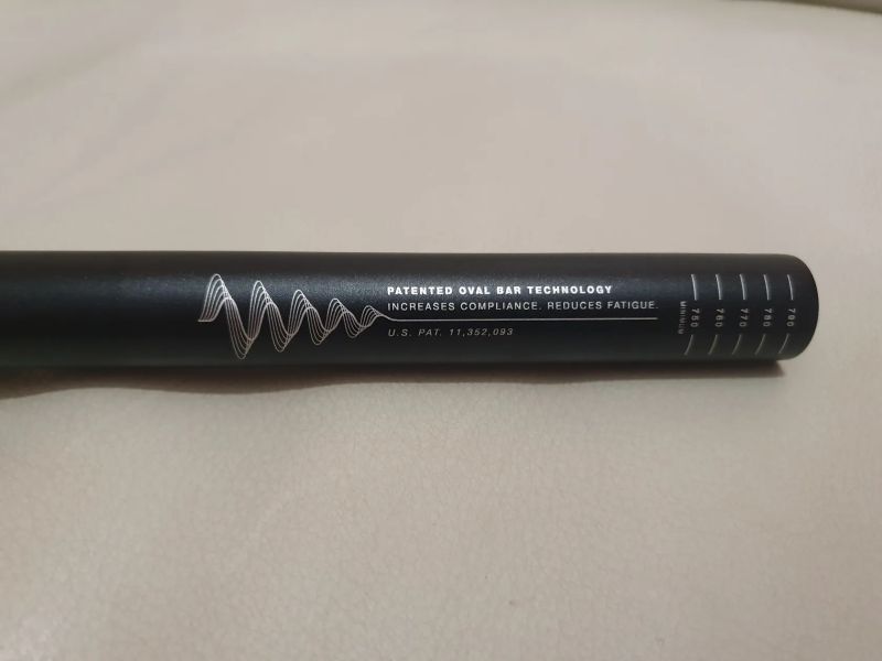 Řídítka OneUp Aluminum Bar, 35 mm průměr, 20 mm rise, 800 mm šířka