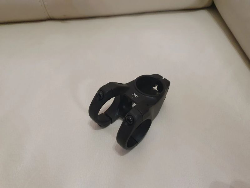 Představec OneUp, délka 42 mm, průměr řídítek 35 mm