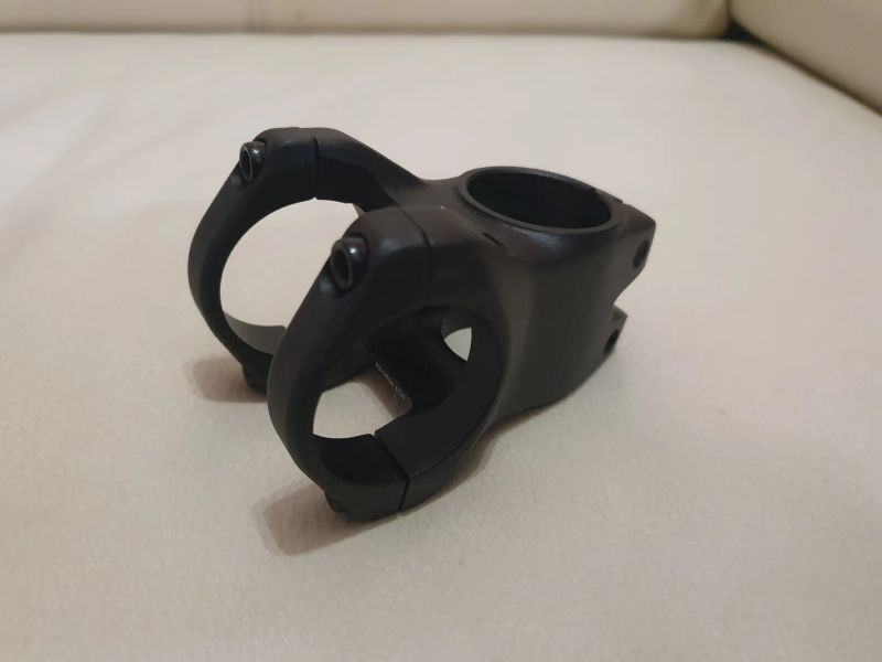 Představec OneUp, délka 42 mm, průměr řídítek 35 mm