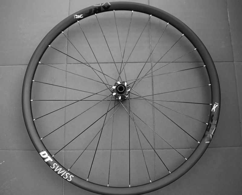 29" KARBONOVÁ KOLA DT SWISS XRC 1200 25mm Boost Bontrager Pro Ořech XD - STAV NOVÝCH
