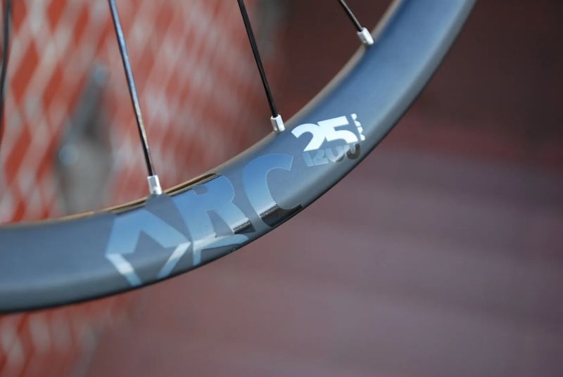 29" KARBONOVÁ KOLA DT SWISS XRC 1200 25mm Boost Bontrager Pro Ořech XD - STAV NOVÝCH