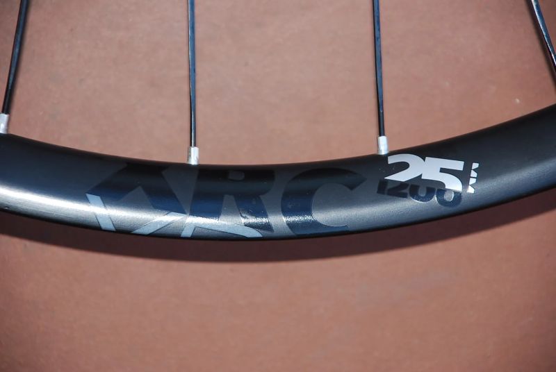 29" KARBONOVÁ KOLA DT SWISS XRC 1200 25mm Boost Bontrager Pro Ořech XD - STAV NOVÝCH