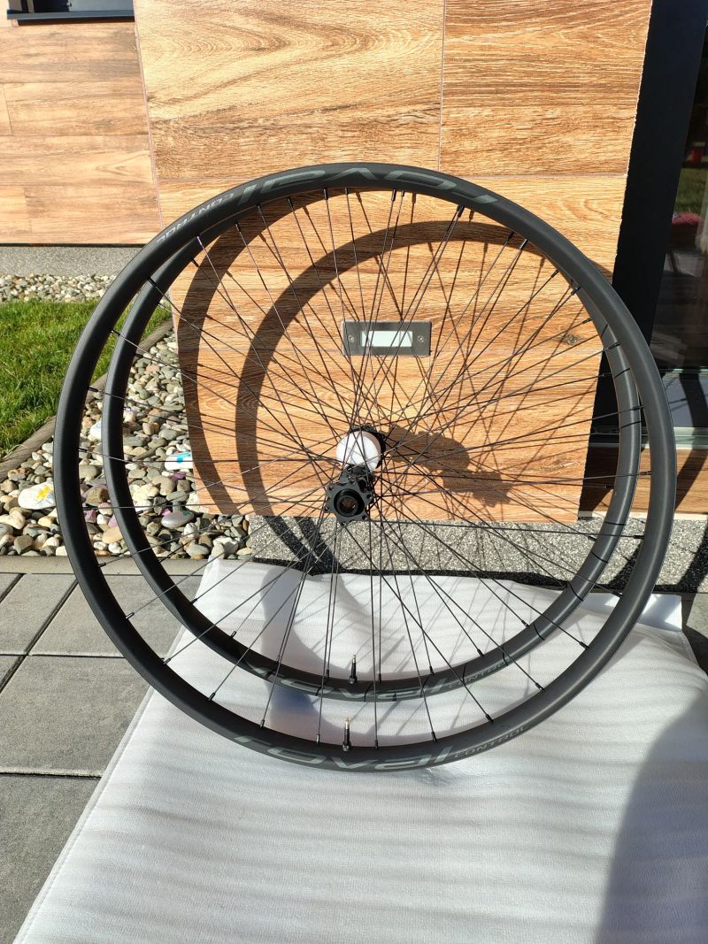 NOVÁ zapletená kola Roval Control 29" Boost