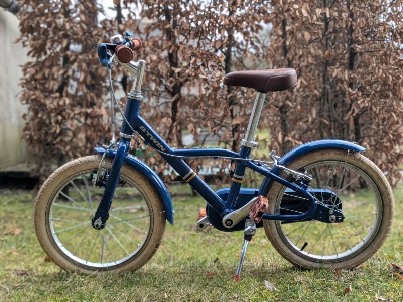 Btwin City Alu 900 s balančními kolečky