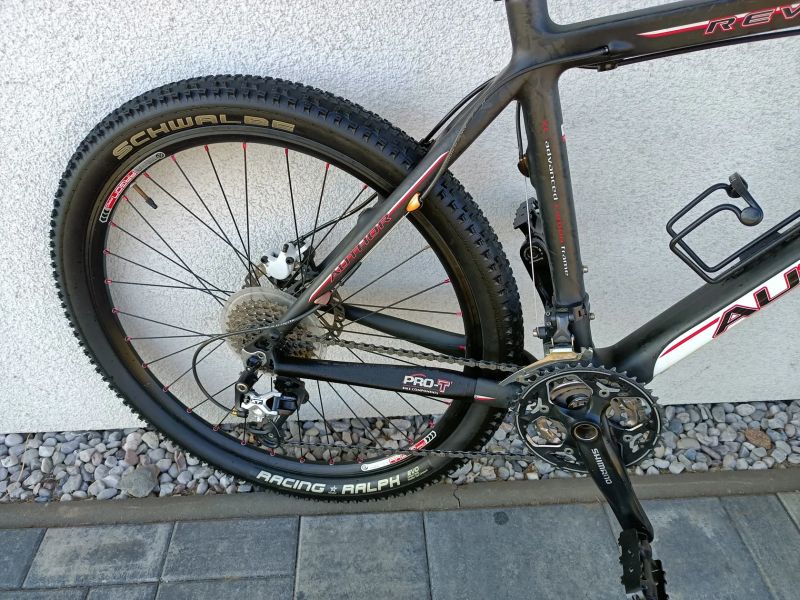 Author Revolt carbon