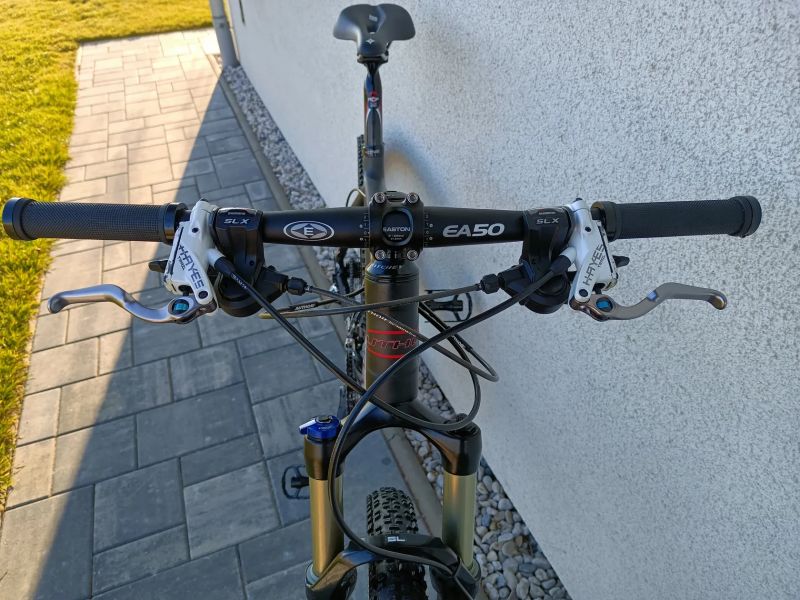 Author Revolt carbon