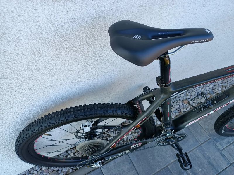 Author Revolt carbon