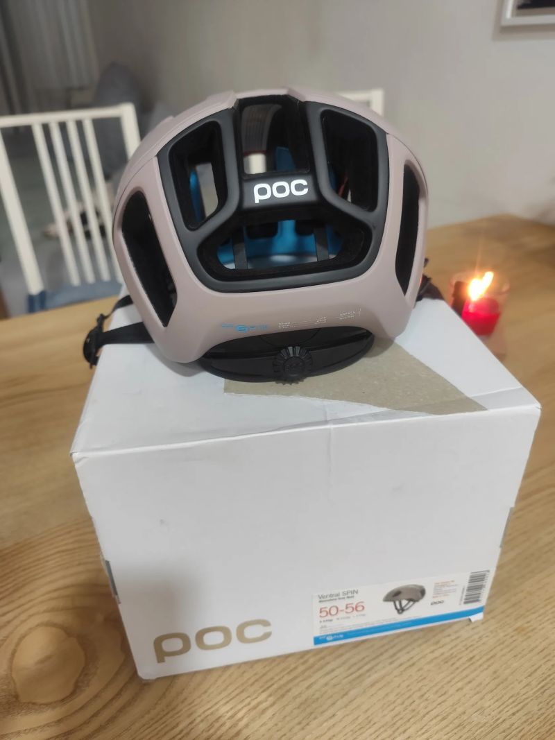 Poc Ventral Spin ve velikosti S. 